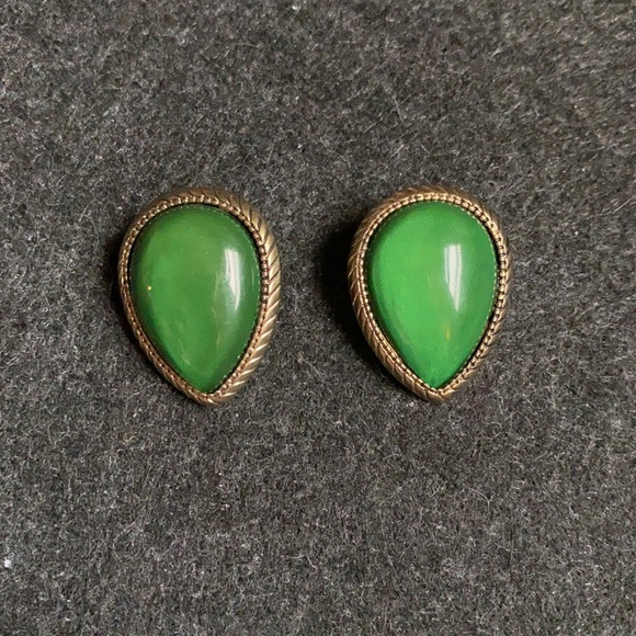 Vintage Green Agate Stud Earrings - Picture 1 of 5